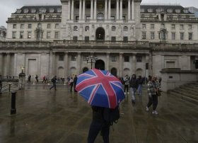 Böyük Britaniya iqtisadiyyatı gözlənildiyindən daha çox daralır