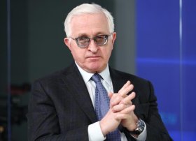 Şoxin hesab edir ki, 2025-ci ilin sonuna qədər Mərkəzi Bankın dərəcəsi 15%-ə endirilərsə, dividend aktivliyi 2026-cı ildə bərpa oluna bilər