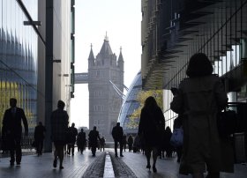 Böyük Britaniya may ayı borc götürməsi gözləntiləri üstələdi
