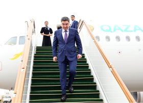Oljas Bektenov Füzuli Beynəlxalq Hava Limanında qarşılandı