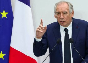 Fransanın baş naziri büdcə kəsirini azaltmaq üçün iki bayramı ləğv etməyi təklif edir