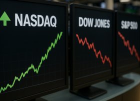 S&P 500 və Nasdaq Rekordlarını Yeniləyir, Dow Jones bir qədər aşağı düşüb