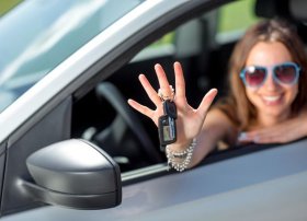 Aİ icarə şirkətlərinə benzinli avtomobil qadağası qoyur