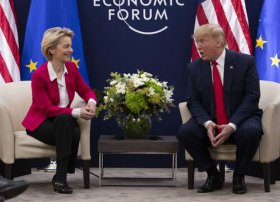 Ursula fon der Leyen və Tramp ticarət əlaqələrini müzakirə etmək üçün görüşür
