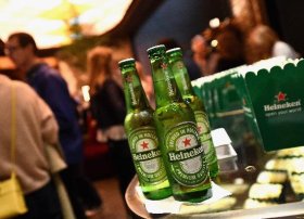 Heineken ilk yarıda mənfəətə qayıdır
