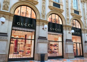 Gucci brendinin sahibinin yarımillik gəliri 16% azalıb
