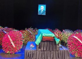 Xalq yazıçısı Elçin Əfəndiyevlə vida mərasimi keçirilib