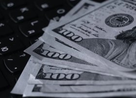 Berkshire Hathaway-in xalis mənfəəti ikinci rübdə 2,5 dəfə azalıb
