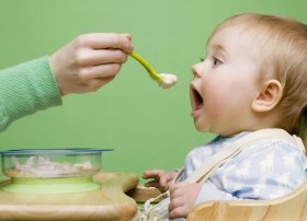 Körpələrə paytaxt və mayonezli salatlar yalnız 8 yaşdan sonra verilə bilər - Pediatr