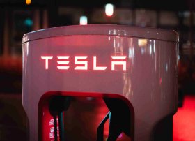 Tesla Dojo superkompüter layihəsini dayandırır