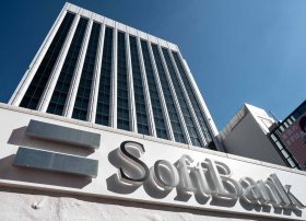 "SoftBank Intel-ə 2 milyard dollar sərmayə qoydu – ABŞ-da yarımkeçirici istehsalı genişlənir"