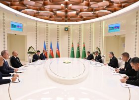 Prezident İlham Əliyev Türkmənistanda Qurbanqulu Berdiməhəmmədov ilə görüşüb