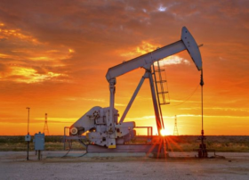 Neft Bazarı Sabit Qalıb: Brent və WTI Qiymətləri 2025-ci ildə Geosiyasi Təsirlərdən Nəticələnir