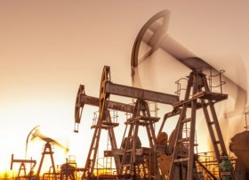 Neft qiymətləri Ukrayna münaqişəsi və ABŞ-ın tarif siyasəti fonunda ucuzlaşır