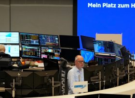 Avropa səhmləri inflyasiya məlumatlarına, ticarət qeyri-müəyyənliyinə görə düşür