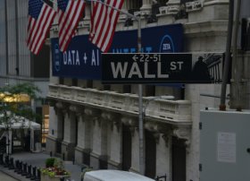 Wall Street, ABŞ iqtisadiyyatının zəifləməsi ilə bağlı narahatlıqlar səbəbiylə cümə günü düşdü