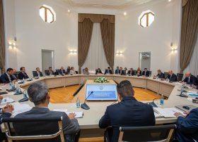 Energetika Nazirliyində “yaşıl enerji” və strateji layihələrin icrası müzakirə olunub