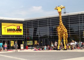 Lego, 29 Legoland Discovery Center-i 270 milyon dollara satın aldı