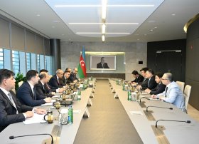 Sumqayıt Sənaye Parkında reallaşdırılan elektrik avtobuslarının istehsalının lokallaşdırılması layihəsi üzrə görülən işlər və qarşıdakı dövr üçün hədəflər müzakirə edilib