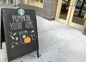 Starbucks Şimali Amerikada mağazalarının 1%-ni bağlayacaq və 900 işçini ixtisar edəcək.