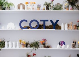 Coty Inc. Consumer Beauty brendlərini satmağı və ya ayrıca şirkətə çevirməyi nəzərdən keçirir