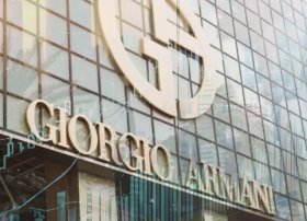 Armani azlıq payını satmaq üçün danışıqlara başlayıb.