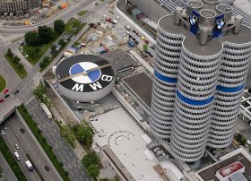 BMW 2025 Proqnozunu Aşağı Salıb