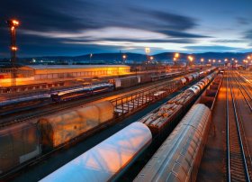 Azərbaycanda dəmir yolu ilə yük azalmasına baxmayaraq sərnişin daşımaları artıb