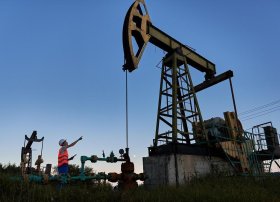 Sanksiya xəbərləri ilə Brent markalı neft 3,5% bahalaşaraq barreli 64,79 dollar olub.