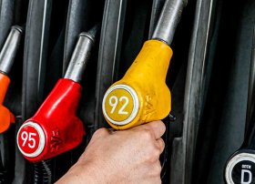 Sankt-Peterburq Birjasında Aİ-92 benzinin qiyməti 3%-dən çox ucuzlaşdı