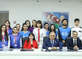 İİTKM-də Milli Məclisin deputatı Arzu Nağıyev ilə könüllülərin görüşü keçirilib