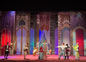 Aşqabadda Üzeyir Hacıbəylinin “Ər və arvad” operettası türkmən dilində səhnələşdirildi