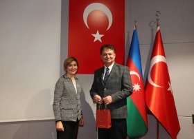 Qərbi Azərbaycana dair "Taşları Toplama Zamanı" kitabı Ankarada təqdim edildi