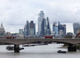 Süni intellekt və avtomatlaşdırma Britaniyada 3 milyon iş yerini məhv edə bilər.