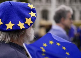 Avrozona sakinləri avronun üstünlüklərini qiymətləndirir