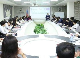 İİTKM-də Ulu Öndər Heydər Əliyevin anım gününə həsr olunmuş seminar keçirilib