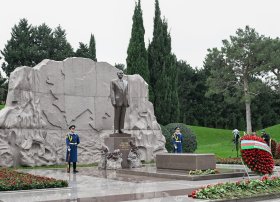 Ümummilli Lider Heydər Əliyevin əziz xatirəsi yad edilib