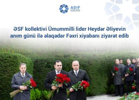ƏSF kollektivi Ümummilli lider Heydər Əliyevin anım günü ilə əlaqədar Fəxri xiyabanı ziyarət edib