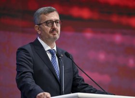 Türk dili qardaş xalqları birləşdirən əsas dayağımızdır - Burhanettin Duran