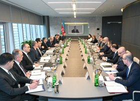 Əczaçılıq sənayesinin inkişafı müzakirə edilib