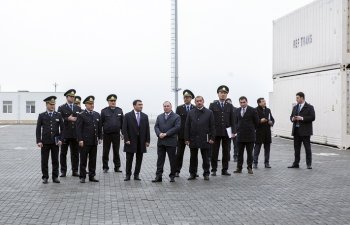 Səfər Mehdiyev Bakı limanında saxlanc anbarlarına baxış keçirdi