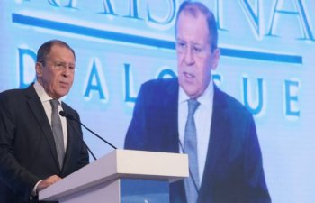 Lavrov Rusiya iqtisadiyyatının dollardan mərhələli şəkildə imtina etməsi barədə danışdı