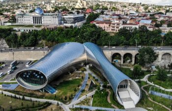 Tbilisidə məşhur bina satışa çıxarılır