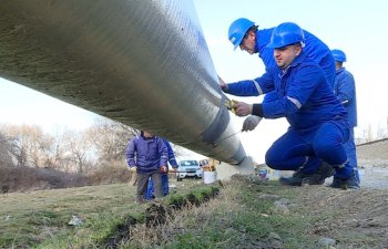 “Azəriqaz”: Qaz kəmərləri təmir edilərək beton dirəklər üzərinə qaldırılır