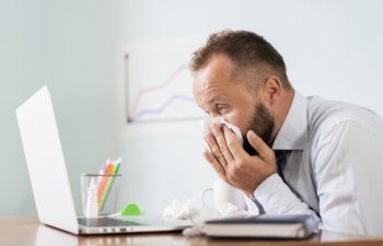 Azərbaycanda dövlət qurumlarında çalışan bu işçilərin işə çıxması qadağan edildi