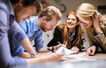 Azərbaycanda maliyyə sektorunun işçi bazası 12% artıb