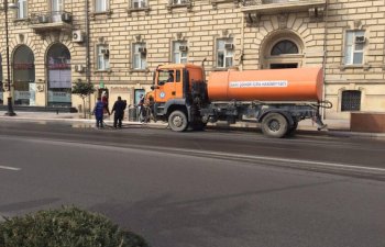 Bakı yollarının yuyucu məhlullarla yuyulmasına başlanıldı