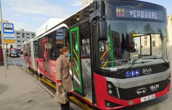 Bakıda 18 metrlik avtobuslar xəttə buraxıldı - FOTO
