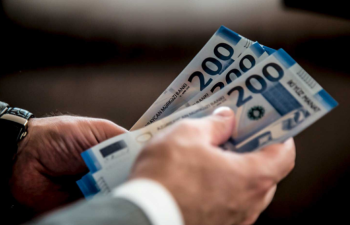 Azərbaycanda orta aylıq əmək haqqı 28% artıb