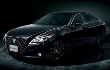 Toyota Crown modelinin iki xüsusi versiyasını hazırlayıb